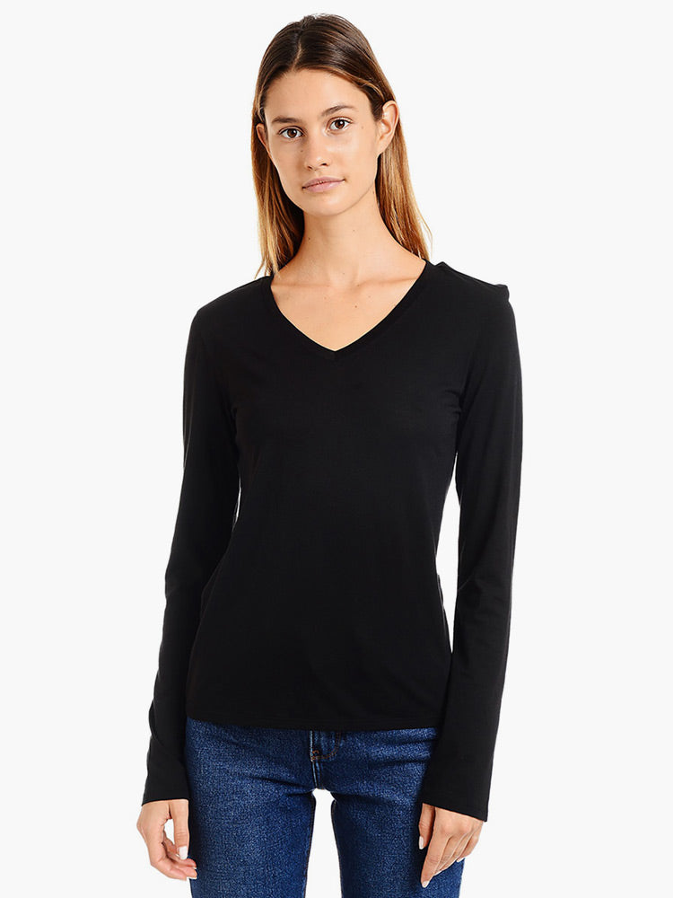 marcy_vneck_black_0536_2.jpg