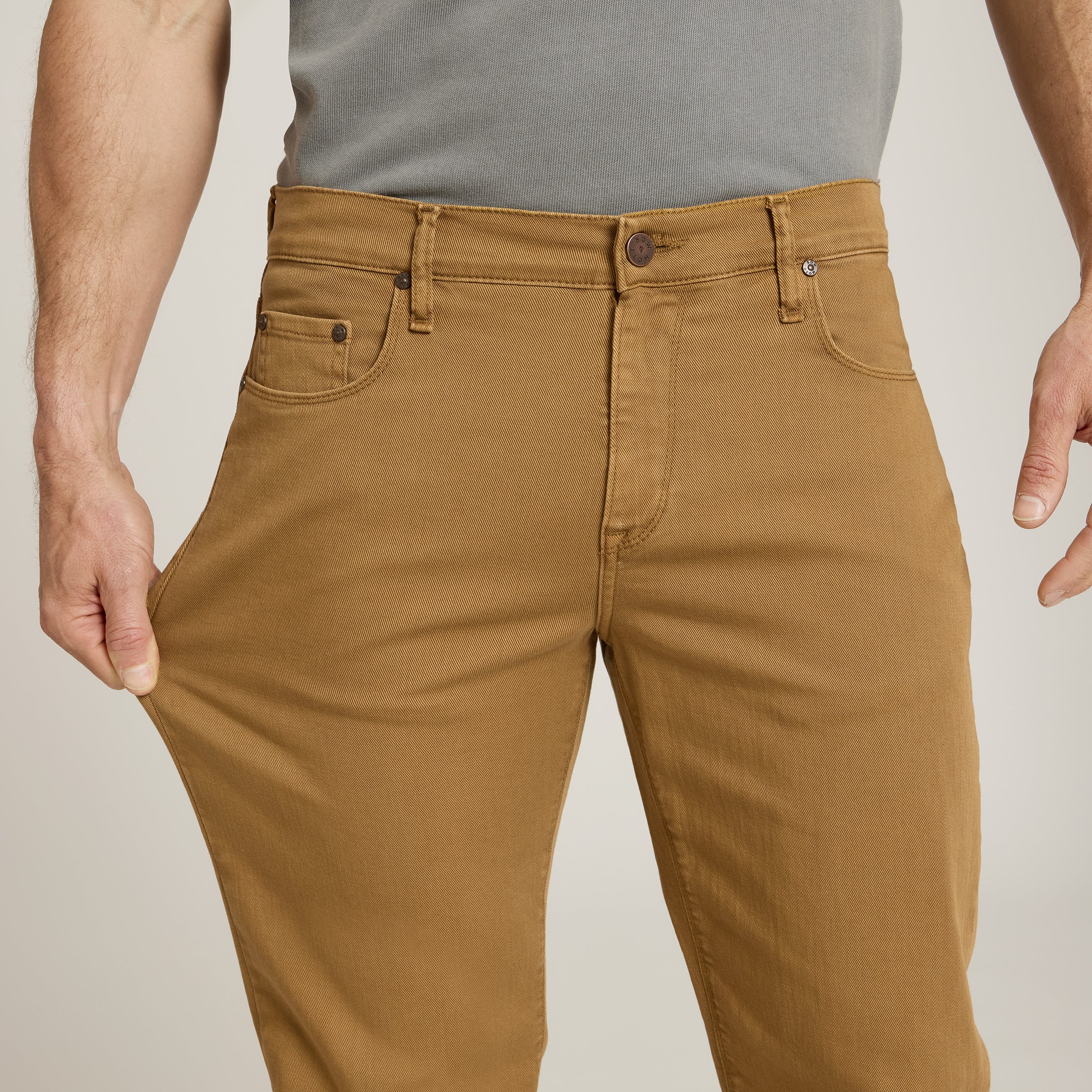 stra_merch_khak_5.jpg