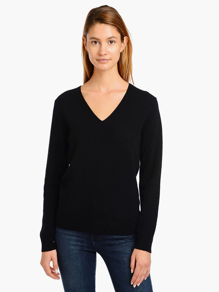 vneck_black_0285_2.jpg